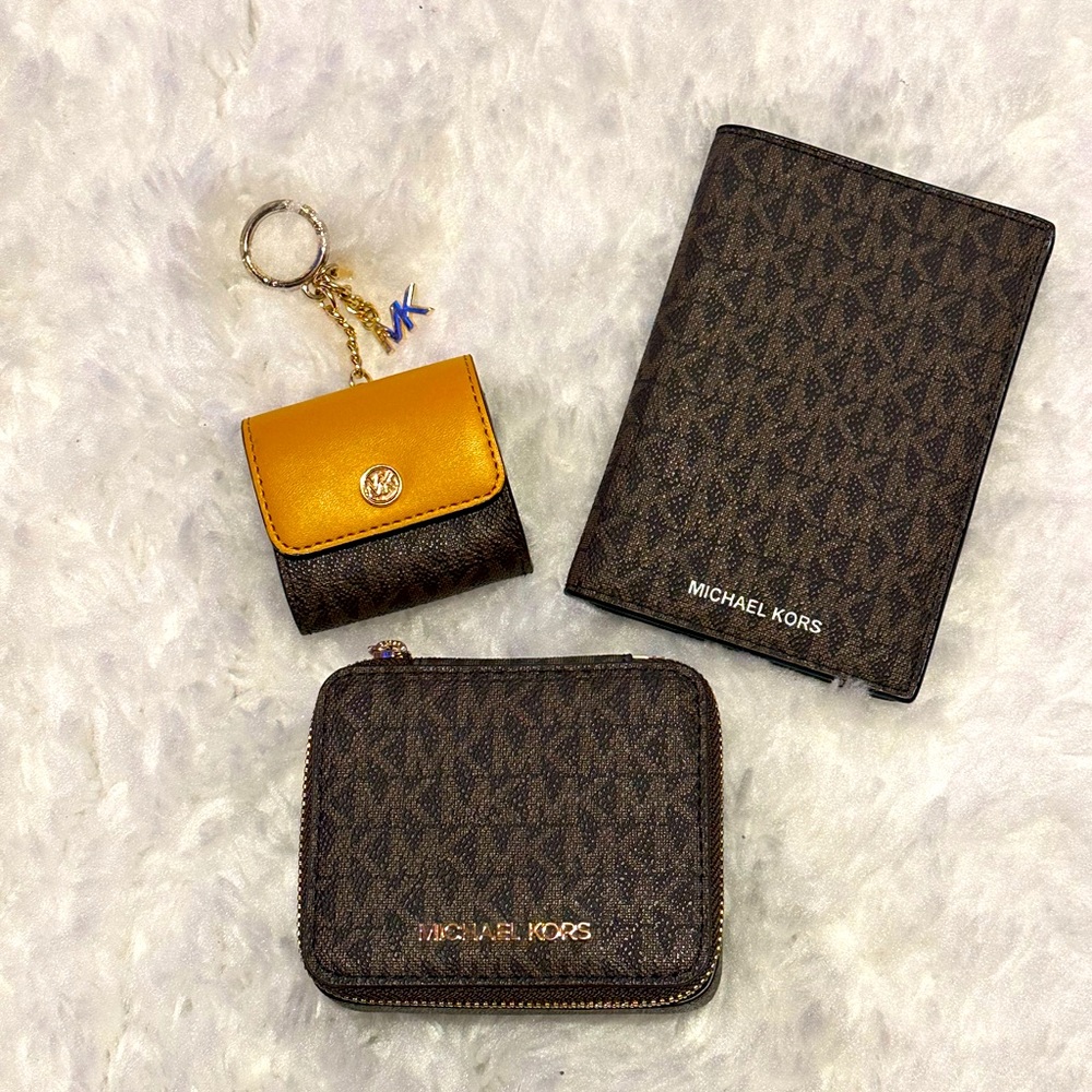 Michael Kors 3 Piece Travel Accessories Travel Set